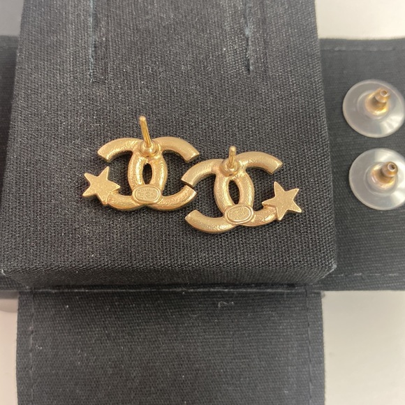 🌟CHANEL Crystal Star Earrings Light Gold Hardware - Picture 2 of 3